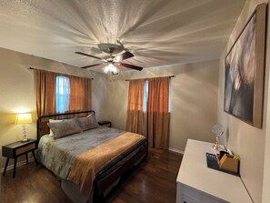 3 Schlafzimmer, Schreibtisch, Bügeleisen/Bügelbrett, kostenloses WLAN