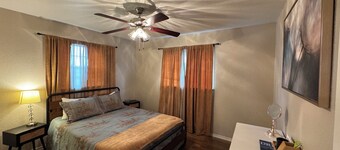 Clean and Comfortable 3BR house + Playroom