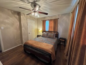 3 Schlafzimmer, Schreibtisch, Bügeleisen/Bügelbrett, kostenloses WLAN