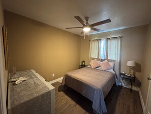 3 Schlafzimmer, Schreibtisch, Bügeleisen/Bügelbrett, kostenloses WLAN