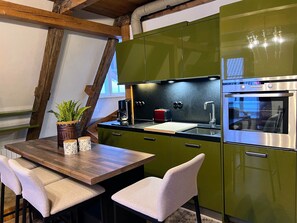 Refrigerador, horno, placa de cocina, lavavajillas