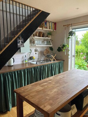Dining - Cosy Family Home with Garden in Central Falmouth (Falmouth)