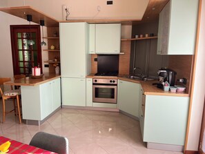 Private kitchen - Cozy apartment with all comforts located in quiet area (Napoli)