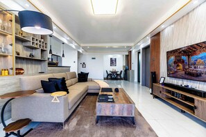 Smart TV - Cozy, new,modern, detail-orientatied,clean, (Nairobi)