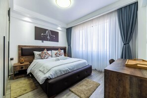 2 bedrooms, desk, iron/ironing board, WiFi - Cozy, new,modern, detail-orientatied,clean, (Nairobi)