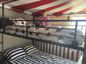 Internet, bed sheets - Circus inspired lodging studio supporting community, creativity, and connection. (Salida)