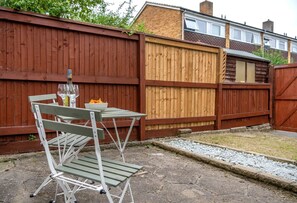Outdoor dining - Beautiful Orpington Home w Pool Table (Orpington)