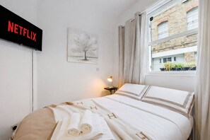 1 dormitori, planxa i posts de planxar, wifi i roba de llit 
