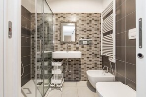 Regadera, amenidades de baño ecológicas, secadora de cabello, bidet 
