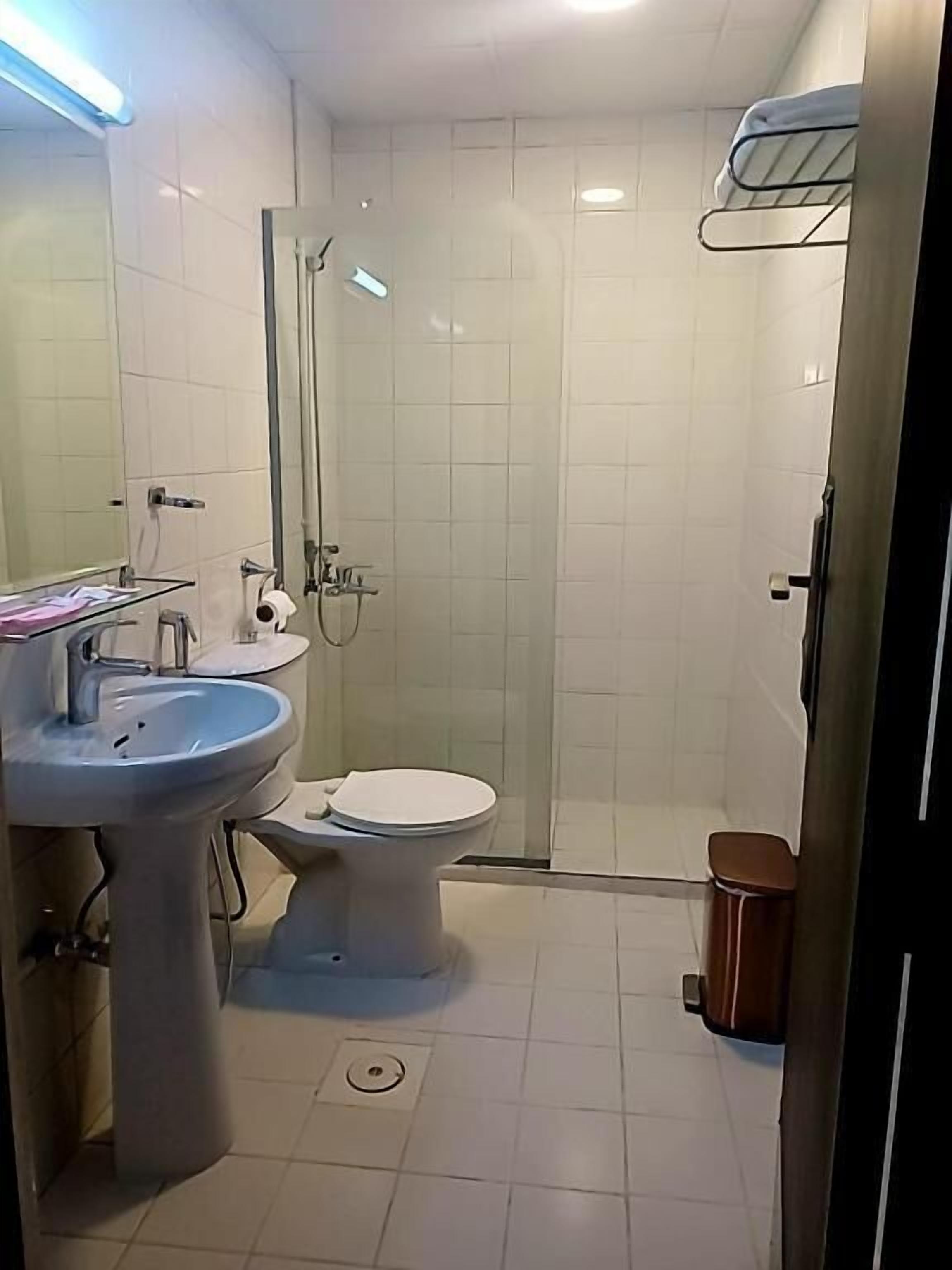 Standard Double Room, Marina View | Bathroom