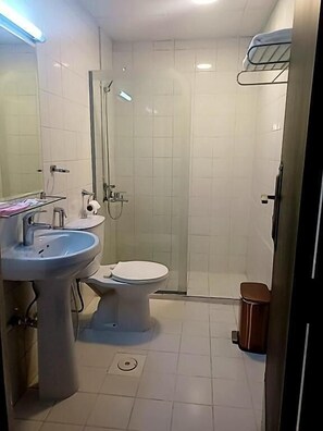 Standard Double Room, Marina View | Bathroom | Slippers - Summer Land Hotel (Manama)