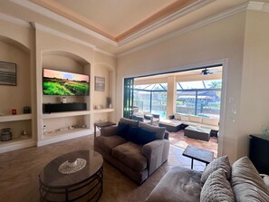 Living area - Villa Sunset Infinity Retreat- perfect for families (Cape Coral)