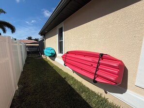 Property grounds - Villa Sunset Infinity Retreat- perfect for families (Cape Coral)