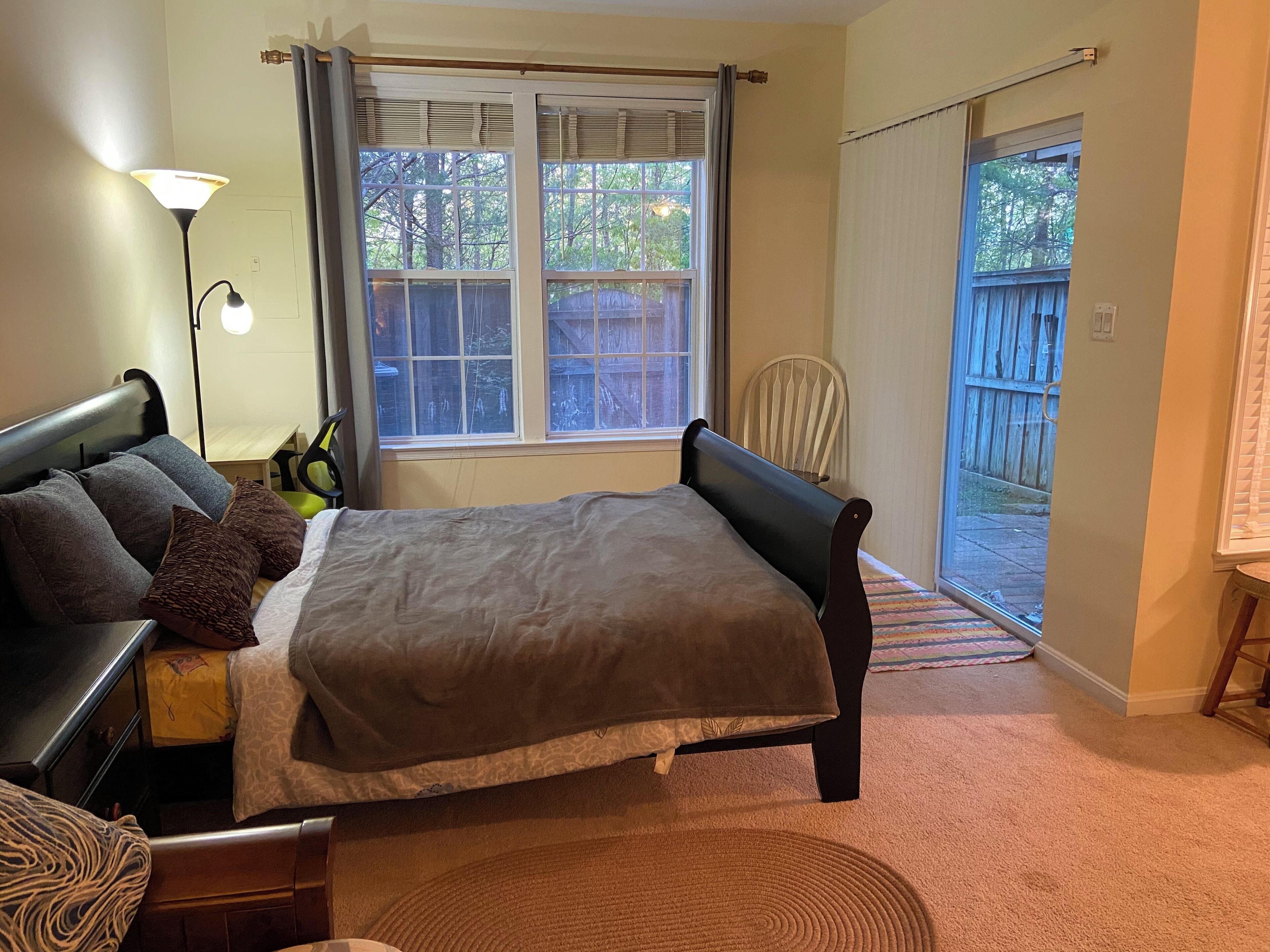 Planxa i posts de planxar, wifi i roba de llit 