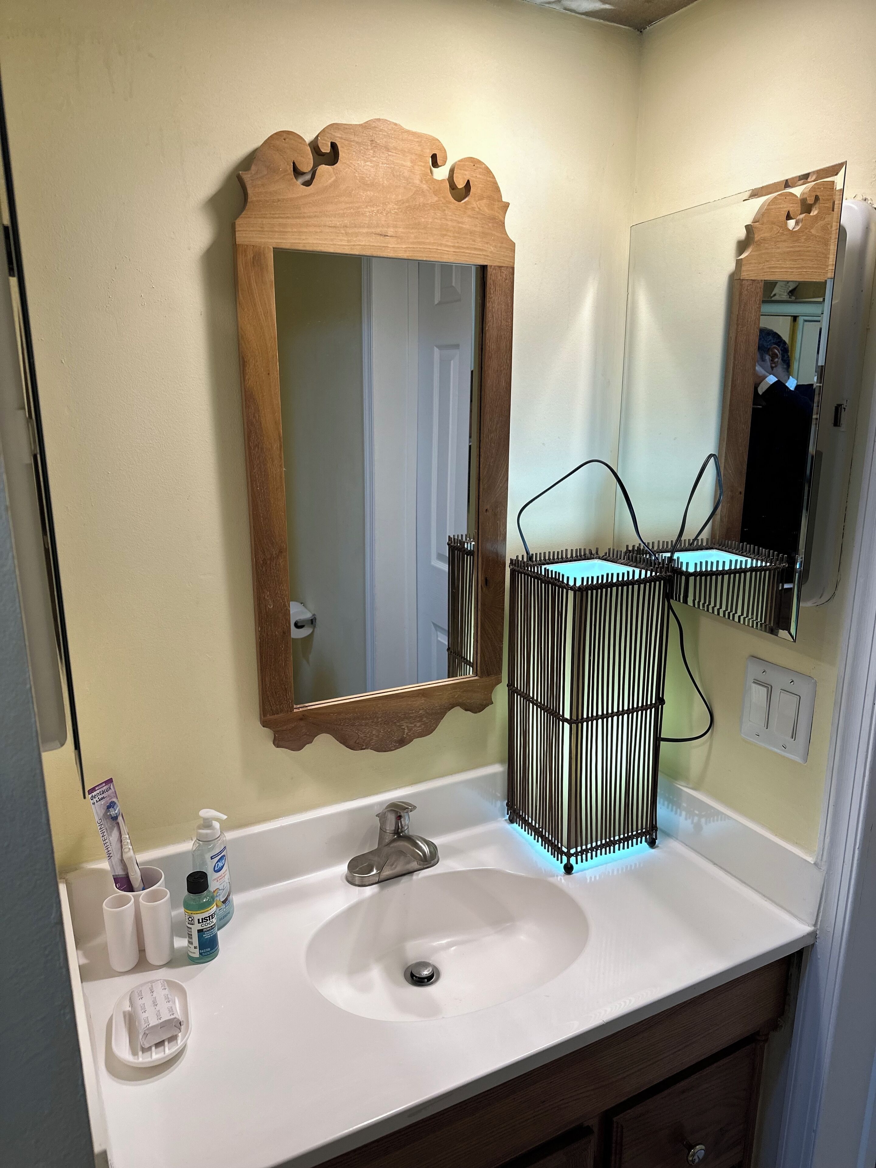 Séchoir à cheveux, serviettes fournies, savon, papier de toilette