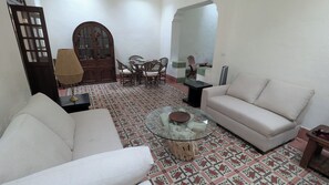 TV - Cozy 1-bedroom house in fantastic location in El Centro, Merida! (Merida)