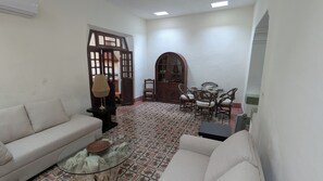 TV - Cozy 1-bedroom house in fantastic location in El Centro, Merida! (Merida)