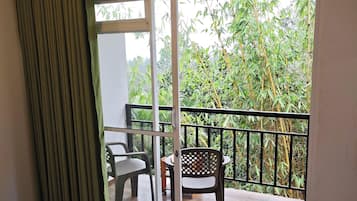 Quarto casal luxo, vista para a montanha | Sacada