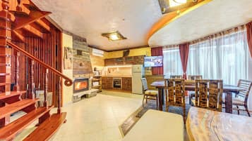 Biệt thự Deluxe, quang cảnh núi | Khu phòng khách | Lò sưởi