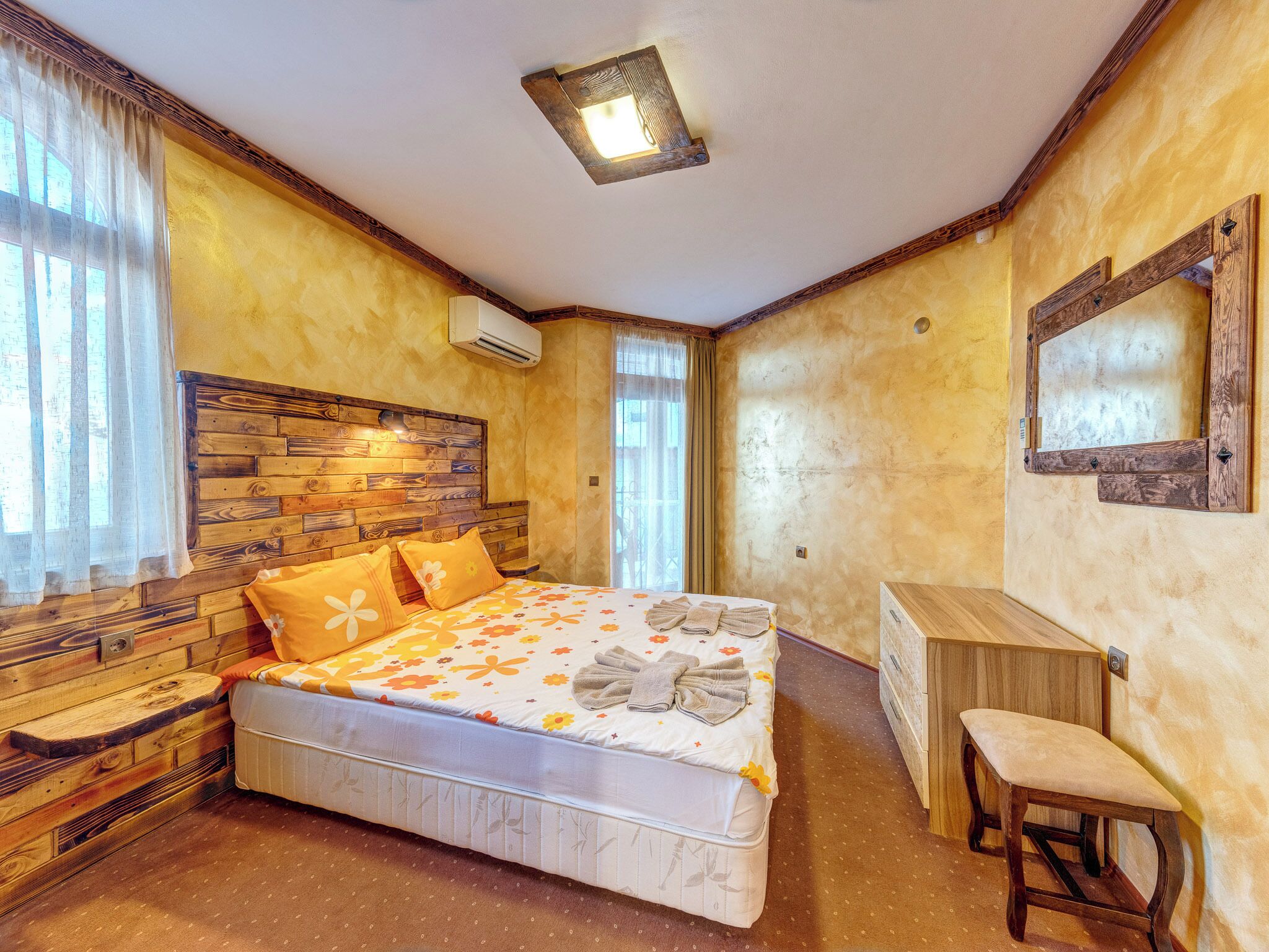 Villa Deluxe, vista montagna | Biancheria da letto ipoallergenica, una scrivania, postazione laptop