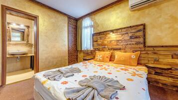 Biệt thự Deluxe, quang cảnh núi | Bộ đồ giường kháng dị ứng, bàn, khu vực làm việc phù hợp cho laptop