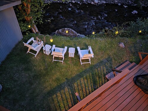 Valley Trail Riverfront Townhouse with EV Charging 2 miles from Mount Snow