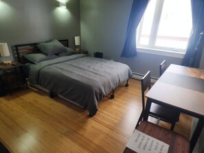 2 bedrooms, desk, free WiFi, bed sheets