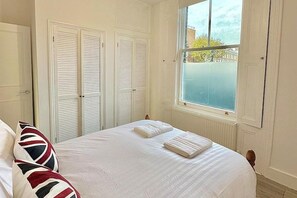 1 bedroom, iron/ironing board, free WiFi, bed sheets - Bright Apartment Stockwell Station Nearby (London)