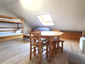 Dining - Renovated studio cabin near slopes, 4 pers. (Bolquère-Pyrénées 2000)