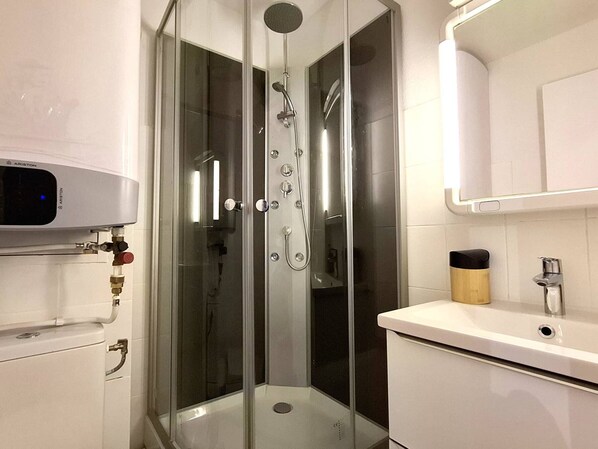 Bathroom - Renovated studio cabin near slopes, 4 pers. (Bolquère-Pyrénées 2000)