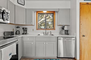 Coffee/tea maker, fridge, microwave, oven - Serenity Now: Oceanside | Screened in Porch | (Duck)