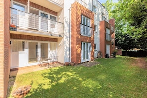 Exterior - Quiet Ground-Floor Apartment | Heathrow, Windsor & London at Your Doorstep (Slough)