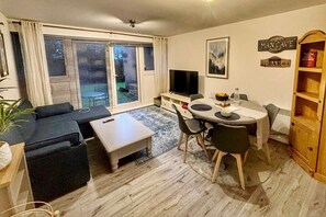 Living area - Quiet Ground-Floor Apartment | Heathrow, Windsor & London at Your Doorstep (Slough)