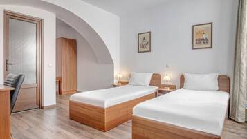 Twin Room | Desk, laptop workspace, iron/ironing board, free WiFi