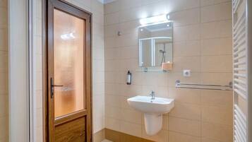 Shower, free toiletries, hair dryer, towels