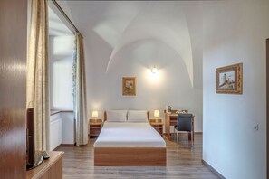 Double Room | Desk, laptop workspace, iron/ironing board, free WiFi - Casa Weidner Hotel Sibiu (Sibiu)