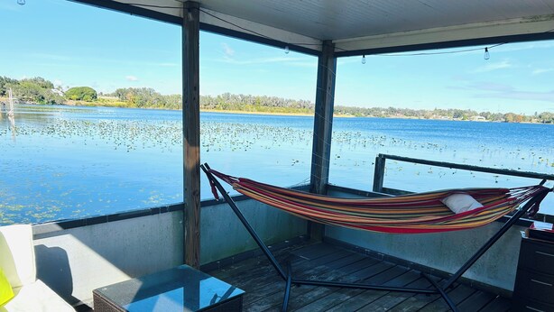 Terrace/patio - Beautiful Lakefront house with private dock, boathouse, Hot tub and Game-room (Sebring)