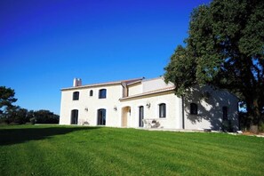 Exterior - Mas at the gateway to the Camargue heated swimming pool and tennis court 15 minutes from Nîmes and Arles (Saint-Gilles)