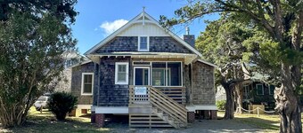 CR61: Cedar Tree Cottage: Historic Charm | Wheelchair Ramp