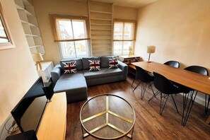 Living area - Spacious and Bright Flat in Stockwell (London)