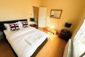 1 bedroom, iron/ironing board, free WiFi, bed sheets - Spacious and Bright Flat in Stockwell (London)