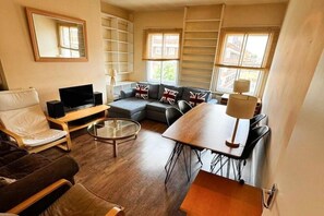 Living area - Spacious and Bright Flat in Stockwell (London)