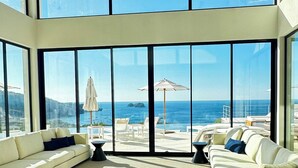 TV - Villa Solea - Stunning New Luxury 6-bedroom villa in beautiful Playa Hermosa (Playa Hermosa)