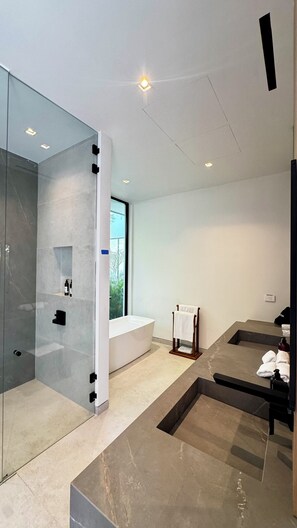 Hair dryer, towels, soap, toilet paper - Villa Solea - Stunning New Luxury 6-bedroom villa in beautiful Playa Hermosa (Playa Hermosa)