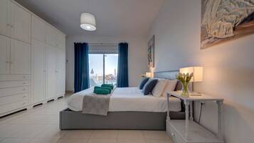 Skrivebord, strygejern/strygebræt, weekendseng, Wi-Fi