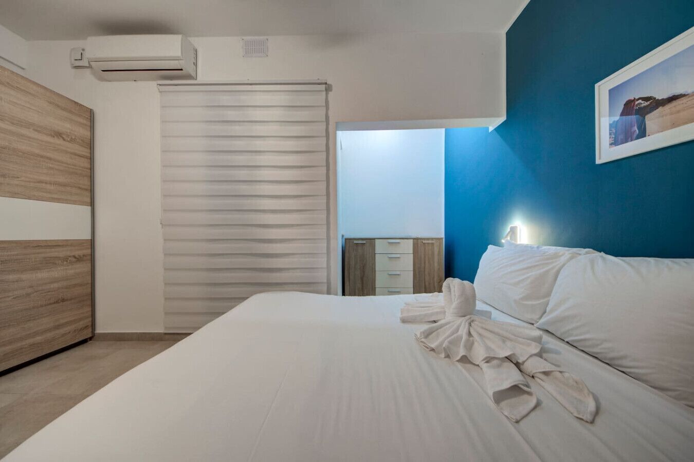 Desk, iron/ironing board, WiFi