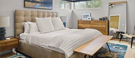 Escritorio, tabla de planchar con plancha, cuna de viaje y wifi gratis