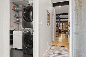Interior - Highlands Square Modern 3BR – Yard, Grill & Garage (Denver)