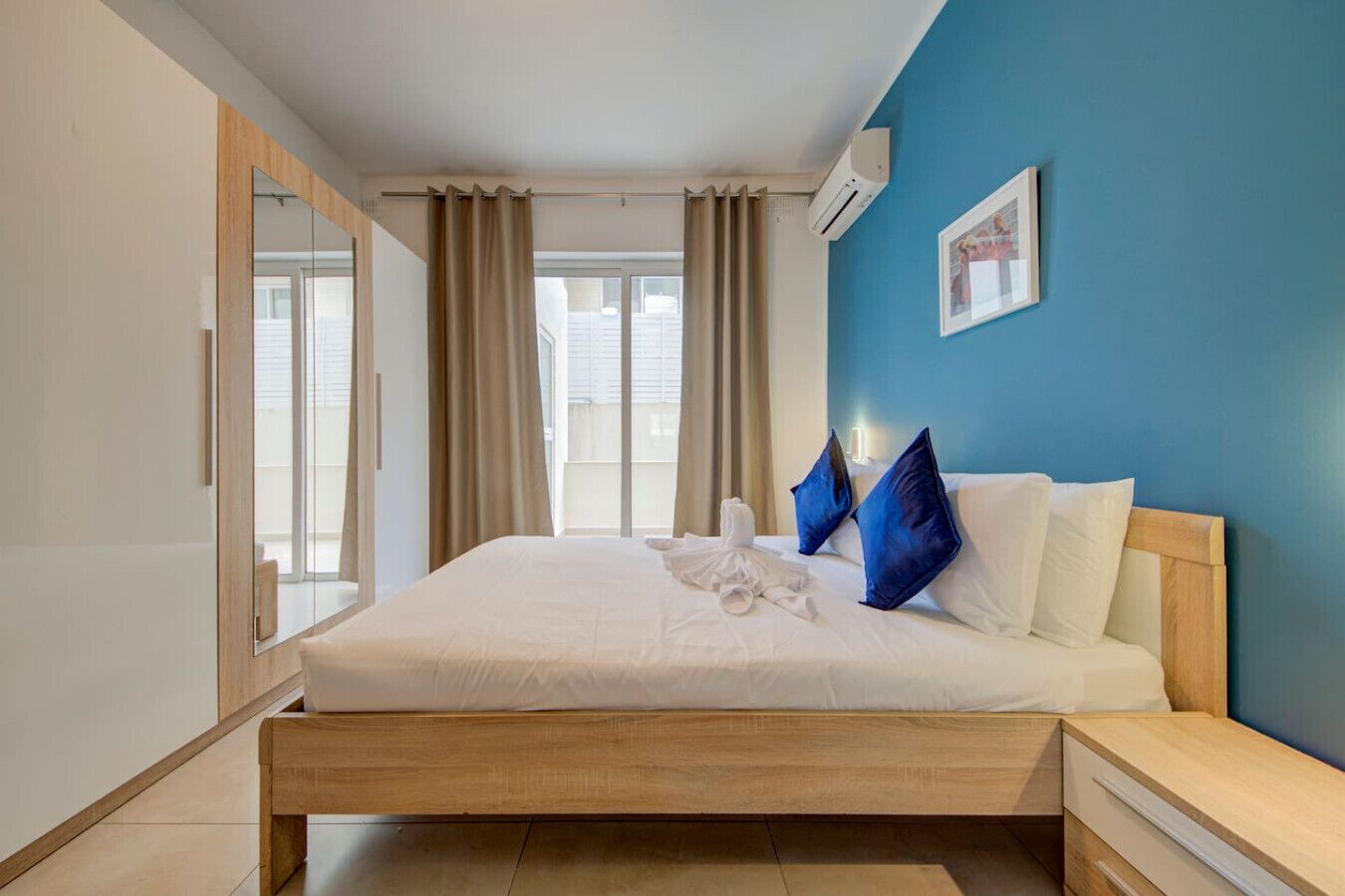 Desk, iron/ironing board, WiFi, bed sheets