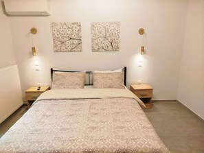 House, Smoking - Frank Jimmy s Apartment II (Trikala)